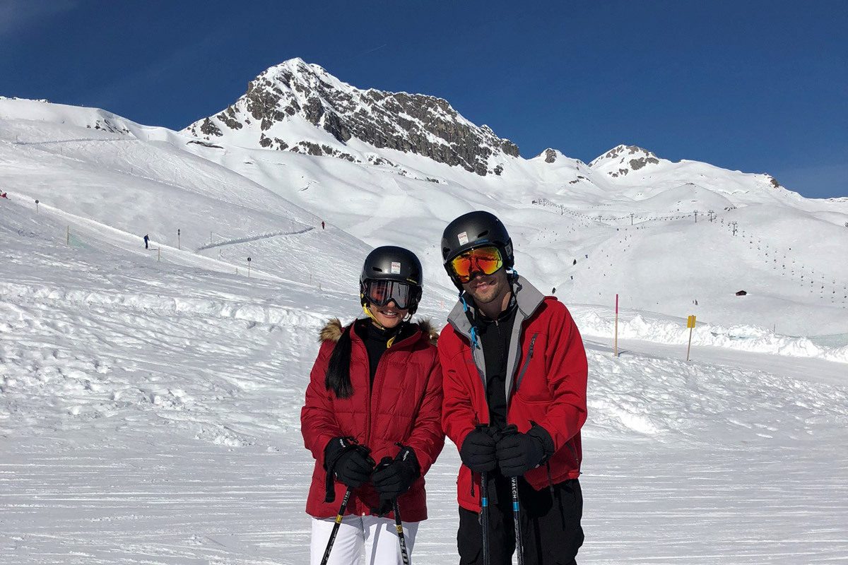 Nelson Moen with his girlfriend skiing